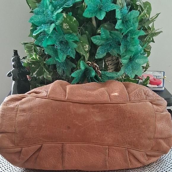 Fendi Tan Leather Shoulder Bag - Picture 5 of 13